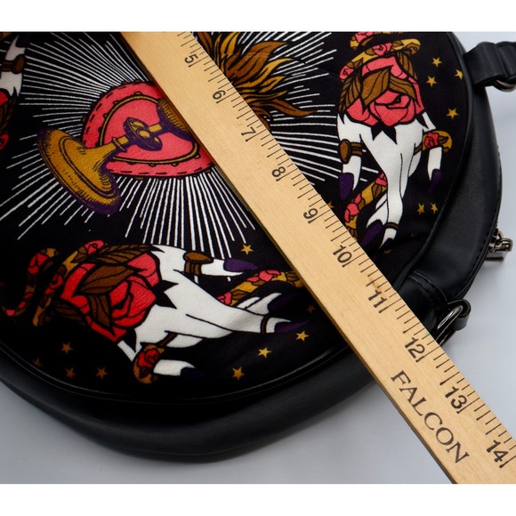 Banned Alternative Round Satchel Bag Gothic Tattoo Art Sacred Heart Roses - Picture 10 of 10